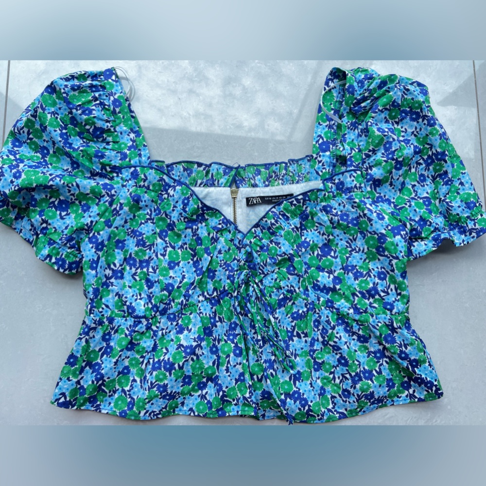 ZARA Printed Cropped Blouse
Multicoloured 9878/070 size XS NEW